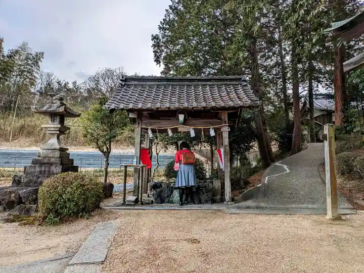 真氣神社の手水舎