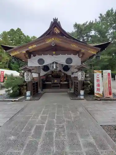 建部大社の本殿