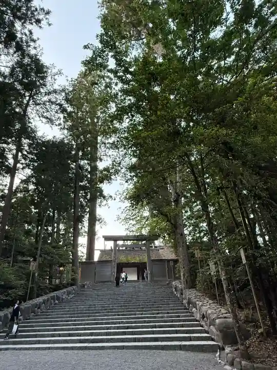 伊勢神宮内宮(皇大神宮)の{uncategorized: "未分類", other: "その他", undefined: "問題あり", building: "その他建物", grave: "お墓", sacred_gate: "鳥居", guardian: "狛犬", statue: "像", buddha: "仏像", history: "歴史", nature: "自然", garden: "庭園", animal: "動物", pagoda: "塔", temizu: "手水舎", mountain_gate: "山門・神門", sanctuary: "本殿・本堂", subordinate: "末社・摂社", art: "芸術", scenery: "景色", jizo: "地蔵", ema: "絵馬", goshuin: "御朱印", omikuji: "おみくじ", items: "授与品その他", amulet: "お守り", goshuincho: "御朱印帳", eats: "食事", festival: "お祭り", votive_dance: "神楽", shichigosan: "七五三参", wedding: "結婚式", experience: "体験その他", initially: "初詣", around: "周辺", anti_infection: "感染症対策"}