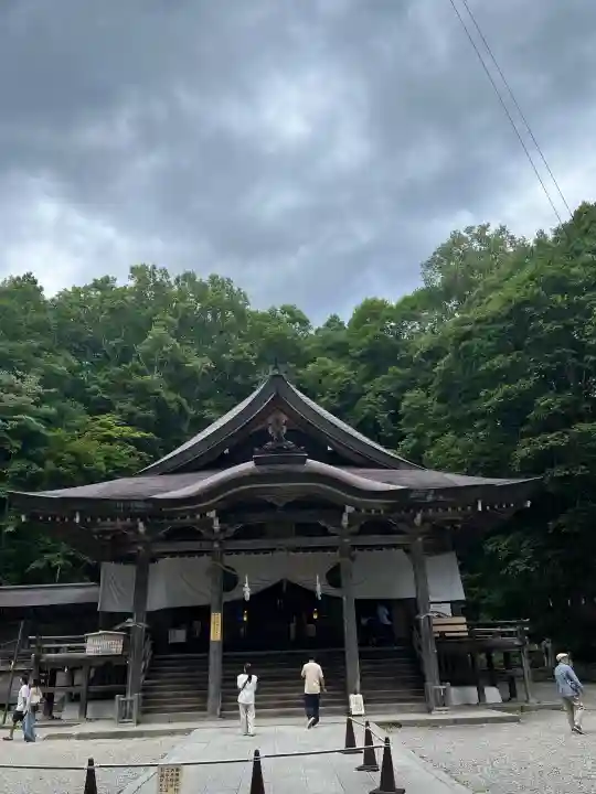 戸隠神社中社の{uncategorized: "未分類", other: "その他", undefined: "問題あり", building: "その他建物", grave: "お墓", sacred_gate: "鳥居", guardian: "狛犬", statue: "像", buddha: "仏像", history: "歴史", nature: "自然", garden: "庭園", animal: "動物", pagoda: "塔", temizu: "手水舎", mountain_gate: "山門・神門", sanctuary: "本殿・本堂", subordinate: "末社・摂社", art: "芸術", scenery: "景色", jizo: "地蔵", ema: "絵馬", goshuin: "御朱印", omikuji: "おみくじ", items: "授与品その他", amulet: "お守り", goshuincho: "御朱印帳", eats: "食事", festival: "お祭り", votive_dance: "神楽", shichigosan: "七五三参", wedding: "結婚式", experience: "体験その他", initially: "初詣", around: "周辺", anti_infection: "感染症対策"}