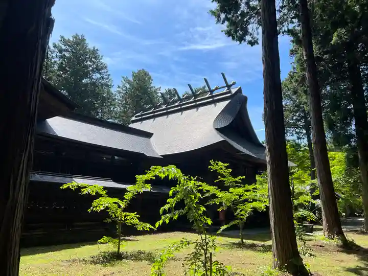 冨士御室浅間神社の本殿・本堂