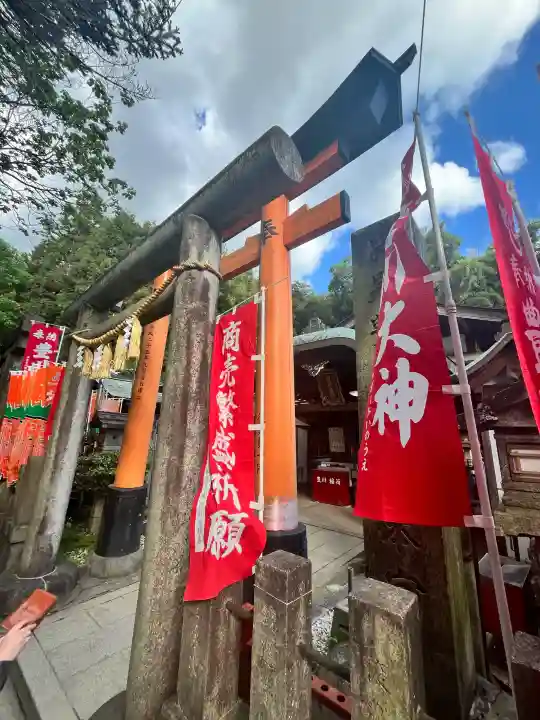 伏見豊川稲荷本宮の{uncategorized: "未分類", other: "その他", undefined: "問題あり", building: "その他建物", grave: "お墓", sacred_gate: "鳥居", guardian: "狛犬", statue: "像", buddha: "仏像", history: "歴史", nature: "自然", garden: "庭園", animal: "動物", pagoda: "塔", temizu: "手水舎", mountain_gate: "山門・神門", sanctuary: "本殿・本堂", subordinate: "末社・摂社", art: "芸術", scenery: "景色", jizo: "地蔵", ema: "絵馬", goshuin: "御朱印", omikuji: "おみくじ", items: "授与品その他", amulet: "お守り", goshuincho: "御朱印帳", eats: "食事", festival: "お祭り", votive_dance: "神楽", shichigosan: "七五三参", wedding: "結婚式", experience: "体験その他", initially: "初詣", around: "周辺", anti_infection: "感染症対策"}