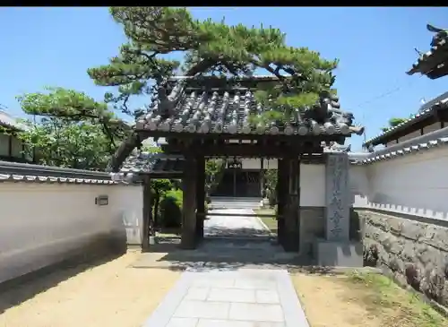 観音寺の山門