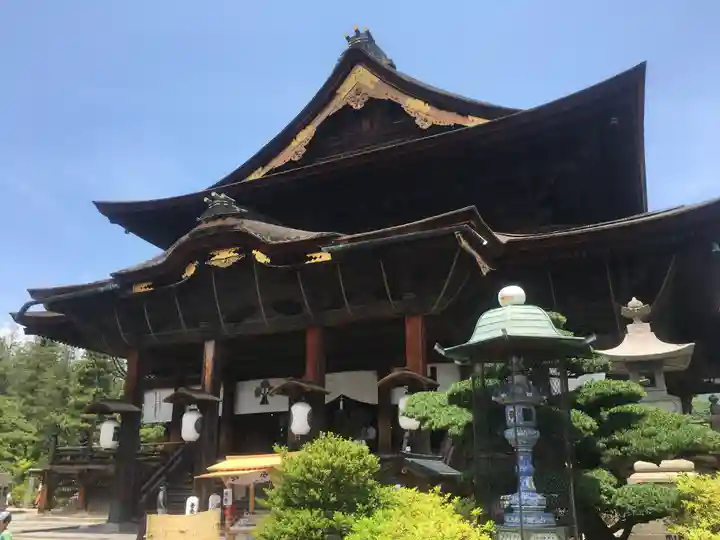 善光寺の本殿・本堂