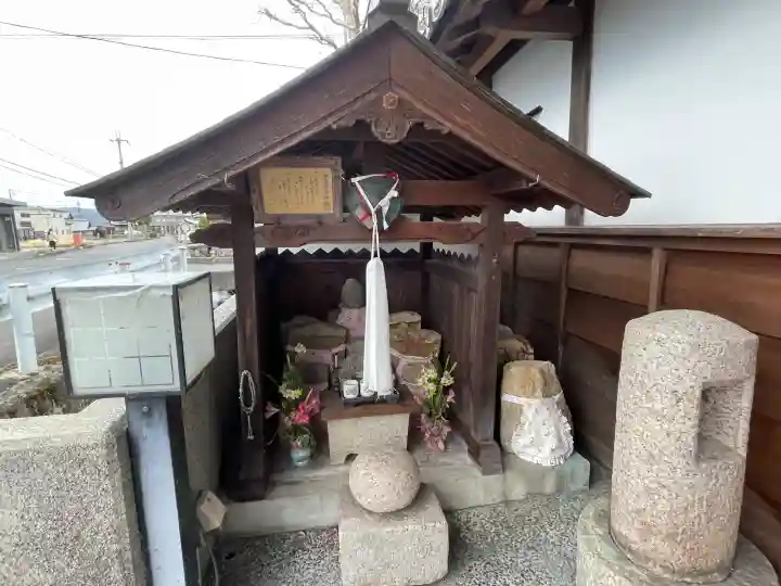 長徳寺の{uncategorized: "未分類", other: "その他", undefined: "問題あり", building: "その他建物", grave: "お墓", sacred_gate: "鳥居", guardian: "狛犬", statue: "像", buddha: "仏像", history: "歴史", nature: "自然", garden: "庭園", animal: "動物", pagoda: "塔", temizu: "手水舎", mountain_gate: "山門・神門", sanctuary: "本殿・本堂", subordinate: "末社・摂社", art: "芸術", scenery: "景色", jizo: "地蔵", ema: "絵馬", goshuin: "御朱印", omikuji: "おみくじ", items: "授与品その他", amulet: "お守り", goshuincho: "御朱印帳", eats: "食事", festival: "お祭り", votive_dance: "神楽", shichigosan: "七五三参", wedding: "結婚式", experience: "体験その他", initially: "初詣", around: "周辺", anti_infection: "感染症対策"}