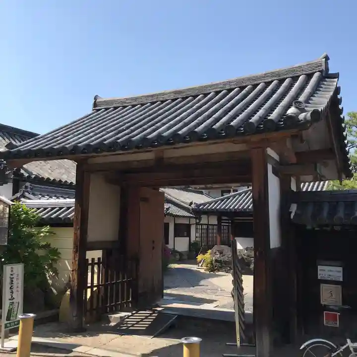 十輪院の山門・神門