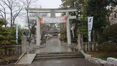 鎮守氷川神社の鳥居