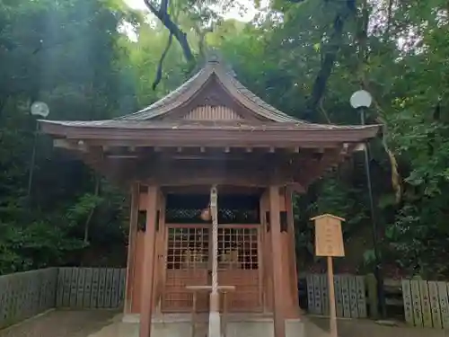 枚岡神社の末社・摂社