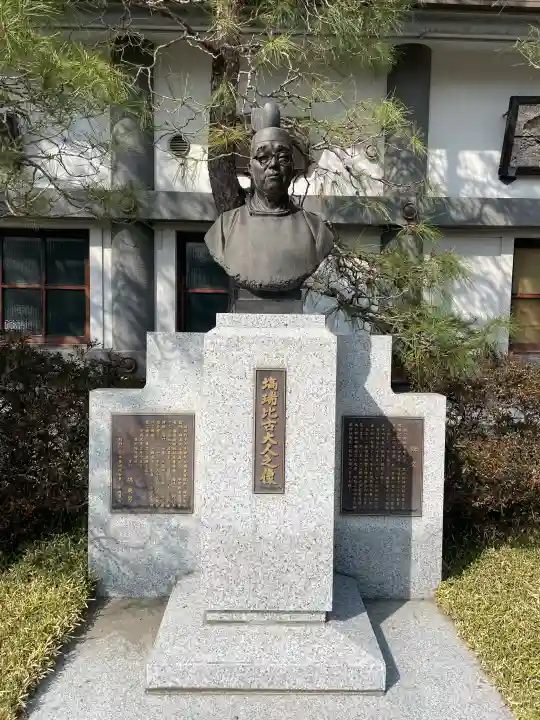 笠間稲荷神社の{uncategorized: "未分類", other: "その他", undefined: "問題あり", building: "その他建物", grave: "お墓", sacred_gate: "鳥居", guardian: "狛犬", statue: "像", buddha: "仏像", history: "歴史", nature: "自然", garden: "庭園", animal: "動物", pagoda: "塔", temizu: "手水舎", mountain_gate: "山門・神門", sanctuary: "本殿・本堂", subordinate: "末社・摂社", art: "芸術", scenery: "景色", jizo: "地蔵", ema: "絵馬", goshuin: "御朱印", omikuji: "おみくじ", items: "授与品その他", amulet: "お守り", goshuincho: "御朱印帳", eats: "食事", festival: "お祭り", votive_dance: "神楽", shichigosan: "七五三参", wedding: "結婚式", experience: "体験その他", initially: "初詣", around: "周辺", anti_infection: "感染症対策"}
