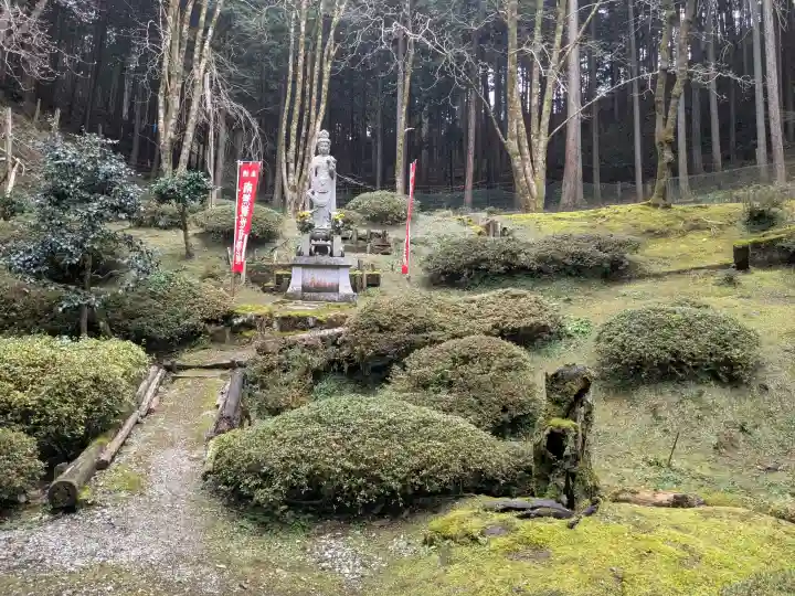 林蔵坊の{uncategorized: "未分類", other: "その他", undefined: "問題あり", building: "その他建物", grave: "お墓", sacred_gate: "鳥居", guardian: "狛犬", statue: "像", buddha: "仏像", history: "歴史", nature: "自然", garden: "庭園", animal: "動物", pagoda: "塔", temizu: "手水舎", mountain_gate: "山門・神門", sanctuary: "本殿・本堂", subordinate: "末社・摂社", art: "芸術", scenery: "景色", jizo: "地蔵", ema: "絵馬", goshuin: "御朱印", omikuji: "おみくじ", items: "授与品その他", amulet: "お守り", goshuincho: "御朱印帳", eats: "食事", festival: "お祭り", votive_dance: "神楽", shichigosan: "七五三参", wedding: "結婚式", experience: "体験その他", initially: "初詣", around: "周辺", anti_infection: "感染症対策"}