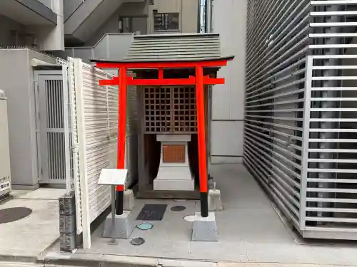 両社稲荷神社の{uncategorized: "未分類", other: "その他", undefined: "問題あり", building: "その他建物", grave: "お墓", sacred_gate: "鳥居", guardian: "狛犬", statue: "像", buddha: "仏像", history: "歴史", nature: "自然", garden: "庭園", animal: "動物", pagoda: "塔", temizu: "手水舎", mountain_gate: "山門・神門", sanctuary: "本殿・本堂", subordinate: "末社・摂社", art: "芸術", scenery: "景色", jizo: "地蔵", ema: "絵馬", goshuin: "御朱印", omikuji: "おみくじ", items: "授与品その他", amulet: "お守り", goshuincho: "御朱印帳", eats: "食事", festival: "お祭り", votive_dance: "神楽", shichigosan: "七五三参", wedding: "結婚式", experience: "体験その他", initially: "初詣", around: "周辺", anti_infection: "感染症対策"}