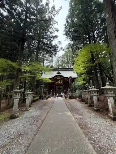 三峯神社の{uncategorized: "未分類", other: "その他", undefined: "問題あり", building: "その他建物", grave: "お墓", sacred_gate: "鳥居", guardian: "狛犬", statue: "像", buddha: "仏像", history: "歴史", nature: "自然", garden: "庭園", animal: "動物", pagoda: "塔", temizu: "手水舎", mountain_gate: "山門・神門", sanctuary: "本殿・本堂", subordinate: "末社・摂社", art: "芸術", scenery: "景色", jizo: "地蔵", ema: "絵馬", goshuin: "御朱印", omikuji: "おみくじ", items: "授与品その他", amulet: "お守り", goshuincho: "御朱印帳", eats: "食事", festival: "お祭り", votive_dance: "神楽", shichigosan: "七五三参", wedding: "結婚式", experience: "体験その他", initially: "初詣", around: "周辺", anti_infection: "感染症対策"}