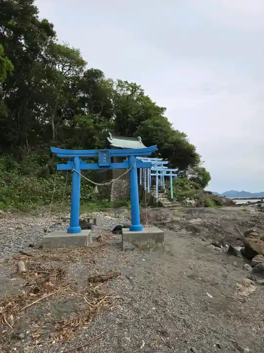 港神社の{uncategorized: "未分類", other: "その他", undefined: "問題あり", building: "その他建物", grave: "お墓", sacred_gate: "鳥居", guardian: "狛犬", statue: "像", buddha: "仏像", history: "歴史", nature: "自然", garden: "庭園", animal: "動物", pagoda: "塔", temizu: "手水舎", mountain_gate: "山門・神門", sanctuary: "本殿・本堂", subordinate: "末社・摂社", art: "芸術", scenery: "景色", jizo: "地蔵", ema: "絵馬", goshuin: "御朱印", omikuji: "おみくじ", items: "授与品その他", amulet: "お守り", goshuincho: "御朱印帳", eats: "食事", festival: "お祭り", votive_dance: "神楽", shichigosan: "七五三参", wedding: "結婚式", experience: "体験その他", initially: "初詣", around: "周辺", anti_infection: "感染症対策"}