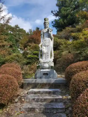 龍願寺の像