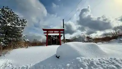出来澗稲荷神社の{uncategorized: "未分類", other: "その他", undefined: "問題あり", building: "その他建物", grave: "お墓", sacred_gate: "鳥居", guardian: "狛犬", statue: "像", buddha: "仏像", history: "歴史", nature: "自然", garden: "庭園", animal: "動物", pagoda: "塔", temizu: "手水舎", mountain_gate: "山門・神門", sanctuary: "本殿・本堂", subordinate: "末社・摂社", art: "芸術", scenery: "景色", jizo: "地蔵", ema: "絵馬", goshuin: "御朱印", omikuji: "おみくじ", items: "授与品その他", amulet: "お守り", goshuincho: "御朱印帳", eats: "食事", festival: "お祭り", votive_dance: "神楽", shichigosan: "七五三参", wedding: "結婚式", experience: "体験その他", initially: "初詣", around: "周辺", anti_infection: "感染症対策"}