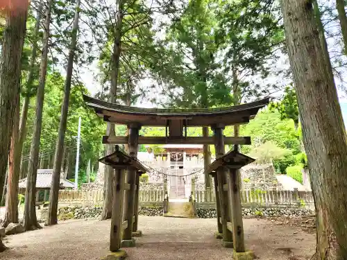 八幡神社の鳥居