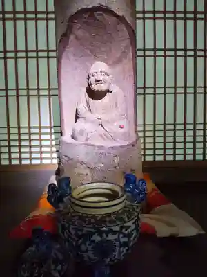 吸湖山　青岸寺の像