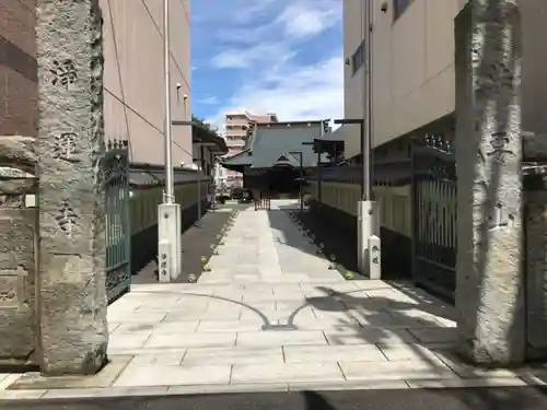 日蓮宗　浄運寺の山門