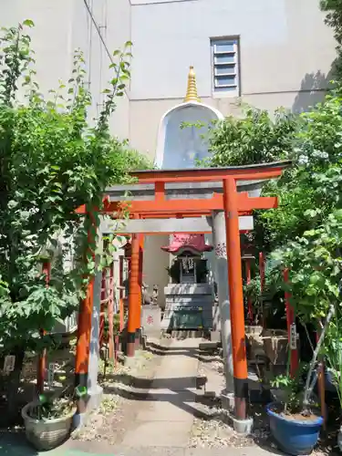 芝浦妙法稲荷神社の鳥居