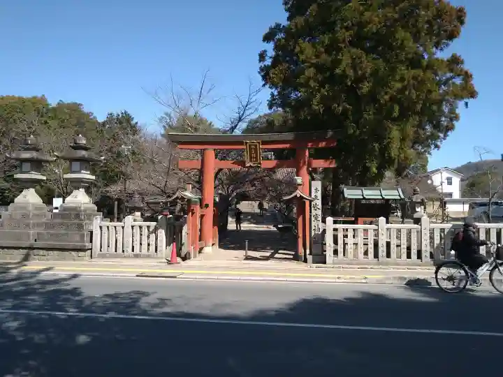 氷室神社の{uncategorized: "未分類", other: "その他", undefined: "問題あり", building: "その他建物", grave: "お墓", sacred_gate: "鳥居", guardian: "狛犬", statue: "像", buddha: "仏像", history: "歴史", nature: "自然", garden: "庭園", animal: "動物", pagoda: "塔", temizu: "手水舎", mountain_gate: "山門・神門", sanctuary: "本殿・本堂", subordinate: "末社・摂社", art: "芸術", scenery: "景色", jizo: "地蔵", ema: "絵馬", goshuin: "御朱印", omikuji: "おみくじ", items: "授与品その他", amulet: "お守り", goshuincho: "御朱印帳", eats: "食事", festival: "お祭り", votive_dance: "神楽", shichigosan: "七五三参", wedding: "結婚式", experience: "体験その他", initially: "初詣", around: "周辺", anti_infection: "感染症対策"}