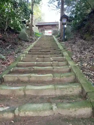 能義神社の{uncategorized: "未分類", other: "その他", undefined: "問題あり", building: "その他建物", grave: "お墓", sacred_gate: "鳥居", guardian: "狛犬", statue: "像", buddha: "仏像", history: "歴史", nature: "自然", garden: "庭園", animal: "動物", pagoda: "塔", temizu: "手水舎", mountain_gate: "山門・神門", sanctuary: "本殿・本堂", subordinate: "末社・摂社", art: "芸術", scenery: "景色", jizo: "地蔵", ema: "絵馬", goshuin: "御朱印", omikuji: "おみくじ", items: "授与品その他", amulet: "お守り", goshuincho: "御朱印帳", eats: "食事", festival: "お祭り", votive_dance: "神楽", shichigosan: "七五三参", wedding: "結婚式", experience: "体験その他", initially: "初詣", around: "周辺", anti_infection: "感染症対策"}