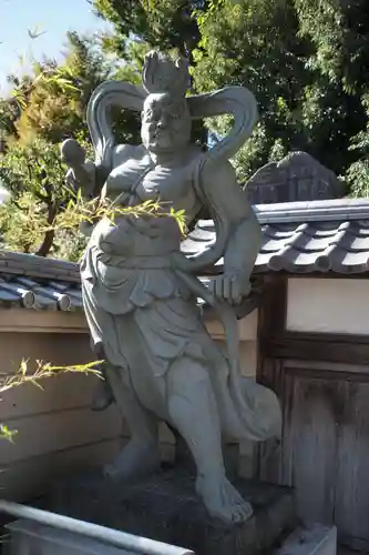 慈眼寺の像