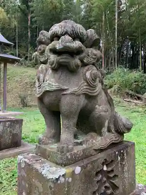 諏訪神社の狛犬