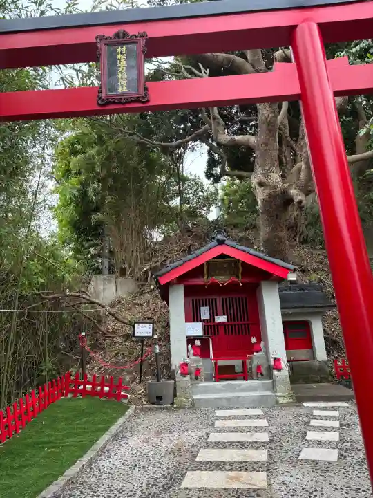 村松通力稲荷社の{uncategorized: "未分類", other: "その他", undefined: "問題あり", building: "その他建物", grave: "お墓", sacred_gate: "鳥居", guardian: "狛犬", statue: "像", buddha: "仏像", history: "歴史", nature: "自然", garden: "庭園", animal: "動物", pagoda: "塔", temizu: "手水舎", mountain_gate: "山門・神門", sanctuary: "本殿・本堂", subordinate: "末社・摂社", art: "芸術", scenery: "景色", jizo: "地蔵", ema: "絵馬", goshuin: "御朱印", omikuji: "おみくじ", items: "授与品その他", amulet: "お守り", goshuincho: "御朱印帳", eats: "食事", festival: "お祭り", votive_dance: "神楽", shichigosan: "七五三参", wedding: "結婚式", experience: "体験その他", initially: "初詣", around: "周辺", anti_infection: "感染症対策"}