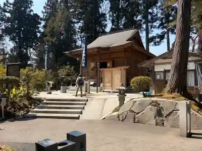 中尊寺 薬師堂の{uncategorized: "未分類", other: "その他", undefined: "問題あり", building: "その他建物", grave: "お墓", sacred_gate: "鳥居", guardian: "狛犬", statue: "像", buddha: "仏像", history: "歴史", nature: "自然", garden: "庭園", animal: "動物", pagoda: "塔", temizu: "手水舎", mountain_gate: "山門・神門", sanctuary: "本殿・本堂", subordinate: "末社・摂社", art: "芸術", scenery: "景色", jizo: "地蔵", ema: "絵馬", goshuin: "御朱印", omikuji: "おみくじ", items: "授与品その他", amulet: "お守り", goshuincho: "御朱印帳", eats: "食事", festival: "お祭り", votive_dance: "神楽", shichigosan: "七五三参", wedding: "結婚式", experience: "体験その他", initially: "初詣", around: "周辺", anti_infection: "感染症対策"}