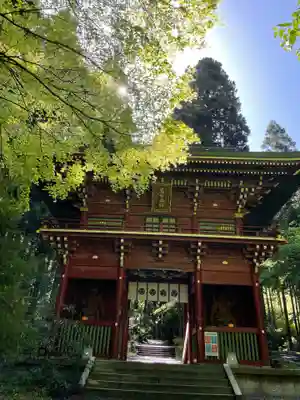 御岩神社の山門・神門