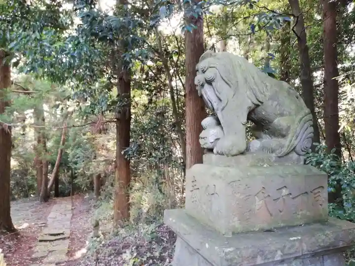 顕國魂神社の狛犬
