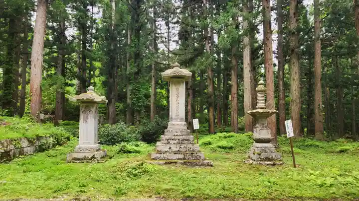 大日寺跡湯殿山神社(山形県)