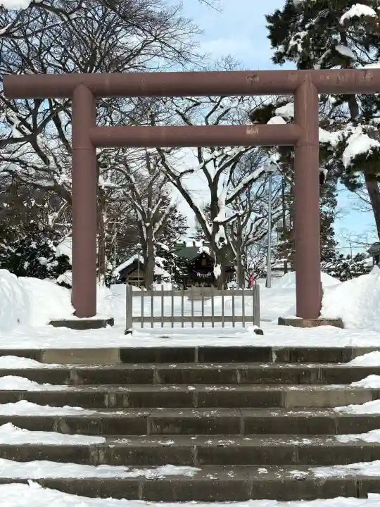 厚別神社の{uncategorized: "未分類", other: "その他", undefined: "問題あり", building: "その他建物", grave: "お墓", sacred_gate: "鳥居", guardian: "狛犬", statue: "像", buddha: "仏像", history: "歴史", nature: "自然", garden: "庭園", animal: "動物", pagoda: "塔", temizu: "手水舎", mountain_gate: "山門・神門", sanctuary: "本殿・本堂", subordinate: "末社・摂社", art: "芸術", scenery: "景色", jizo: "地蔵", ema: "絵馬", goshuin: "御朱印", omikuji: "おみくじ", items: "授与品その他", amulet: "お守り", goshuincho: "御朱印帳", eats: "食事", festival: "お祭り", votive_dance: "神楽", shichigosan: "七五三参", wedding: "結婚式", experience: "体験その他", initially: "初詣", around: "周辺", anti_infection: "感染症対策"}