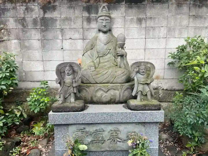 豊川稲荷分霊社の{uncategorized: "未分類", other: "その他", undefined: "問題あり", building: "その他建物", grave: "お墓", sacred_gate: "鳥居", guardian: "狛犬", statue: "像", buddha: "仏像", history: "歴史", nature: "自然", garden: "庭園", animal: "動物", pagoda: "塔", temizu: "手水舎", mountain_gate: "山門・神門", sanctuary: "本殿・本堂", subordinate: "末社・摂社", art: "芸術", scenery: "景色", jizo: "地蔵", ema: "絵馬", goshuin: "御朱印", omikuji: "おみくじ", items: "授与品その他", amulet: "お守り", goshuincho: "御朱印帳", eats: "食事", festival: "お祭り", votive_dance: "神楽", shichigosan: "七五三参", wedding: "結婚式", experience: "体験その他", initially: "初詣", around: "周辺", anti_infection: "感染症対策"}