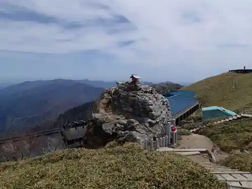 劔山本宮宝蔵石神社の景色