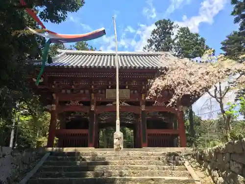 成相寺の山門