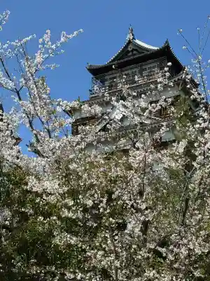 廣島護國神社の{uncategorized: "未分類", other: "その他", undefined: "問題あり", building: "その他建物", grave: "お墓", sacred_gate: "鳥居", guardian: "狛犬", statue: "像", buddha: "仏像", history: "歴史", nature: "自然", garden: "庭園", animal: "動物", pagoda: "塔", temizu: "手水舎", mountain_gate: "山門・神門", sanctuary: "本殿・本堂", subordinate: "末社・摂社", art: "芸術", scenery: "景色", jizo: "地蔵", ema: "絵馬", goshuin: "御朱印", omikuji: "おみくじ", items: "授与品その他", amulet: "お守り", goshuincho: "御朱印帳", eats: "食事", festival: "お祭り", votive_dance: "神楽", shichigosan: "七五三参", wedding: "結婚式", experience: "体験その他", initially: "初詣", around: "周辺", anti_infection: "感染症対策"}