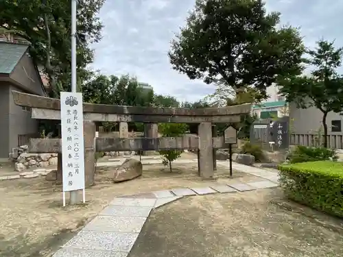 玉造稲荷神社の鳥居