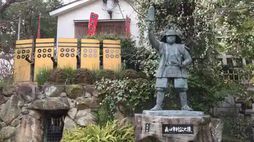 三光神社の像