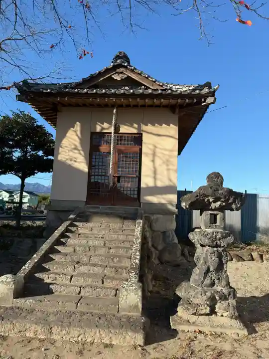 龍宮神社の{uncategorized: "未分類", other: "その他", undefined: "問題あり", building: "その他建物", grave: "お墓", sacred_gate: "鳥居", guardian: "狛犬", statue: "像", buddha: "仏像", history: "歴史", nature: "自然", garden: "庭園", animal: "動物", pagoda: "塔", temizu: "手水舎", mountain_gate: "山門・神門", sanctuary: "本殿・本堂", subordinate: "末社・摂社", art: "芸術", scenery: "景色", jizo: "地蔵", ema: "絵馬", goshuin: "御朱印", omikuji: "おみくじ", items: "授与品その他", amulet: "お守り", goshuincho: "御朱印帳", eats: "食事", festival: "お祭り", votive_dance: "神楽", shichigosan: "七五三参", wedding: "結婚式", experience: "体験その他", initially: "初詣", around: "周辺", anti_infection: "感染症対策"}