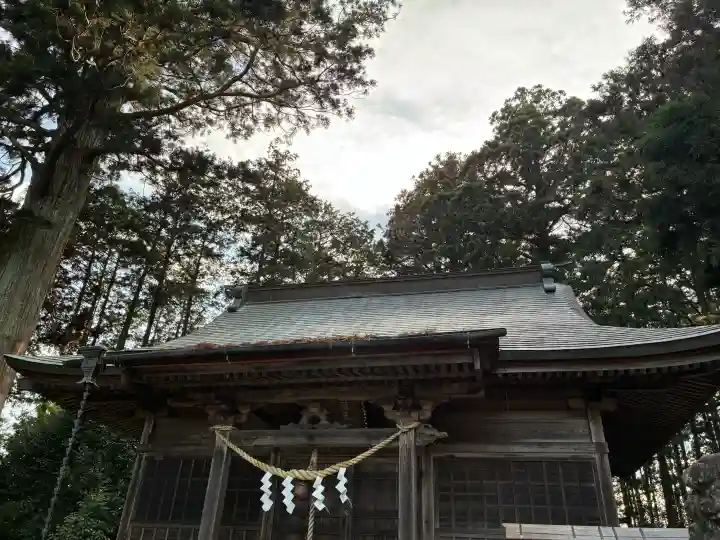 小林瀧尾神社の{uncategorized: "未分類", other: "その他", undefined: "問題あり", building: "その他建物", grave: "お墓", sacred_gate: "鳥居", guardian: "狛犬", statue: "像", buddha: "仏像", history: "歴史", nature: "自然", garden: "庭園", animal: "動物", pagoda: "塔", temizu: "手水舎", mountain_gate: "山門・神門", sanctuary: "本殿・本堂", subordinate: "末社・摂社", art: "芸術", scenery: "景色", jizo: "地蔵", ema: "絵馬", goshuin: "御朱印", omikuji: "おみくじ", items: "授与品その他", amulet: "お守り", goshuincho: "御朱印帳", eats: "食事", festival: "お祭り", votive_dance: "神楽", shichigosan: "七五三参", wedding: "結婚式", experience: "体験その他", initially: "初詣", around: "周辺", anti_infection: "感染症対策"}