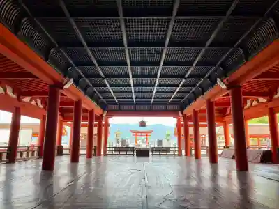 厳島神社の{uncategorized: "未分類", other: "その他", undefined: "問題あり", building: "その他建物", grave: "お墓", sacred_gate: "鳥居", guardian: "狛犬", statue: "像", buddha: "仏像", history: "歴史", nature: "自然", garden: "庭園", animal: "動物", pagoda: "塔", temizu: "手水舎", mountain_gate: "山門・神門", sanctuary: "本殿・本堂", subordinate: "末社・摂社", art: "芸術", scenery: "景色", jizo: "地蔵", ema: "絵馬", goshuin: "御朱印", omikuji: "おみくじ", items: "授与品その他", amulet: "お守り", goshuincho: "御朱印帳", eats: "食事", festival: "お祭り", votive_dance: "神楽", shichigosan: "七五三参", wedding: "結婚式", experience: "体験その他", initially: "初詣", around: "周辺", anti_infection: "感染症対策"}