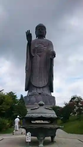 東本願寺本廟 牛久浄苑（牛久大仏）の仏像