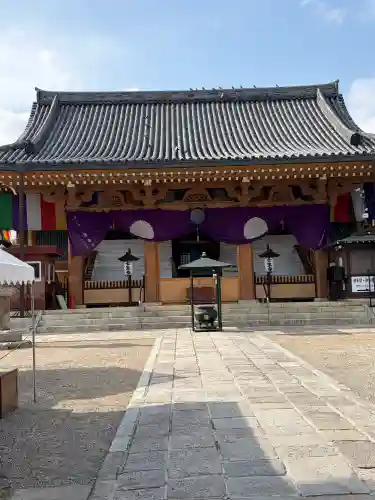 壬生寺の{uncategorized: "未分類", other: "その他", undefined: "問題あり", building: "その他建物", grave: "お墓", sacred_gate: "鳥居", guardian: "狛犬", statue: "像", buddha: "仏像", history: "歴史", nature: "自然", garden: "庭園", animal: "動物", pagoda: "塔", temizu: "手水舎", mountain_gate: "山門・神門", sanctuary: "本殿・本堂", subordinate: "末社・摂社", art: "芸術", scenery: "景色", jizo: "地蔵", ema: "絵馬", goshuin: "御朱印", omikuji: "おみくじ", items: "授与品その他", amulet: "お守り", goshuincho: "御朱印帳", eats: "食事", festival: "お祭り", votive_dance: "神楽", shichigosan: "七五三参", wedding: "結婚式", experience: "体験その他", initially: "初詣", around: "周辺", anti_infection: "感染症対策"}
