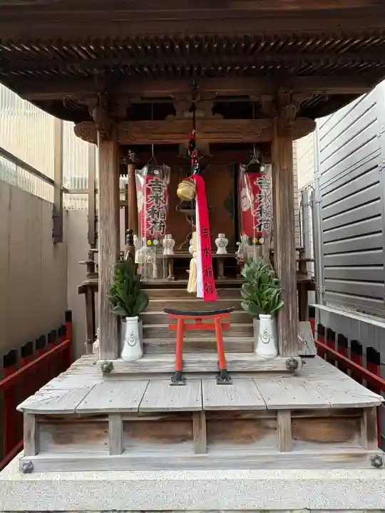 吉水稲荷大明神の{uncategorized: "未分類", other: "その他", undefined: "問題あり", building: "その他建物", grave: "お墓", sacred_gate: "鳥居", guardian: "狛犬", statue: "像", buddha: "仏像", history: "歴史", nature: "自然", garden: "庭園", animal: "動物", pagoda: "塔", temizu: "手水舎", mountain_gate: "山門・神門", sanctuary: "本殿・本堂", subordinate: "末社・摂社", art: "芸術", scenery: "景色", jizo: "地蔵", ema: "絵馬", goshuin: "御朱印", omikuji: "おみくじ", items: "授与品その他", amulet: "お守り", goshuincho: "御朱印帳", eats: "食事", festival: "お祭り", votive_dance: "神楽", shichigosan: "七五三参", wedding: "結婚式", experience: "体験その他", initially: "初詣", around: "周辺", anti_infection: "感染症対策"}