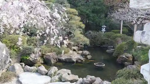 金蛇水神社の庭園