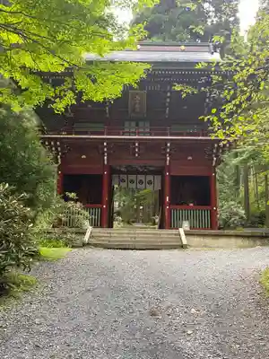 御岩神社の山門・神門