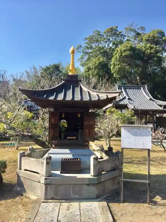 鏡忍寺の本殿・本堂