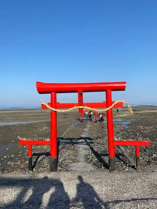 大魚神社の{uncategorized: "未分類", other: "その他", undefined: "問題あり", building: "その他建物", grave: "お墓", sacred_gate: "鳥居", guardian: "狛犬", statue: "像", buddha: "仏像", history: "歴史", nature: "自然", garden: "庭園", animal: "動物", pagoda: "塔", temizu: "手水舎", mountain_gate: "山門・神門", sanctuary: "本殿・本堂", subordinate: "末社・摂社", art: "芸術", scenery: "景色", jizo: "地蔵", ema: "絵馬", goshuin: "御朱印", omikuji: "おみくじ", items: "授与品その他", amulet: "お守り", goshuincho: "御朱印帳", eats: "食事", festival: "お祭り", votive_dance: "神楽", shichigosan: "七五三参", wedding: "結婚式", experience: "体験その他", initially: "初詣", around: "周辺", anti_infection: "感染症対策"}