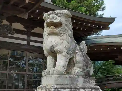 建部神社の狛犬